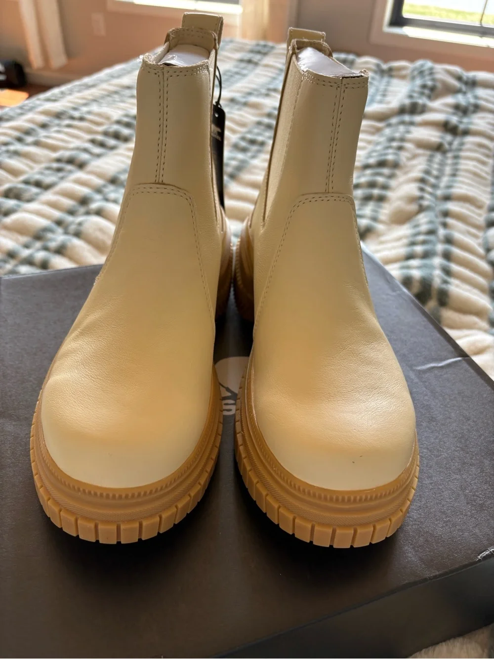 Sorel Ona Ave Chelsea Boot WP in Honey White